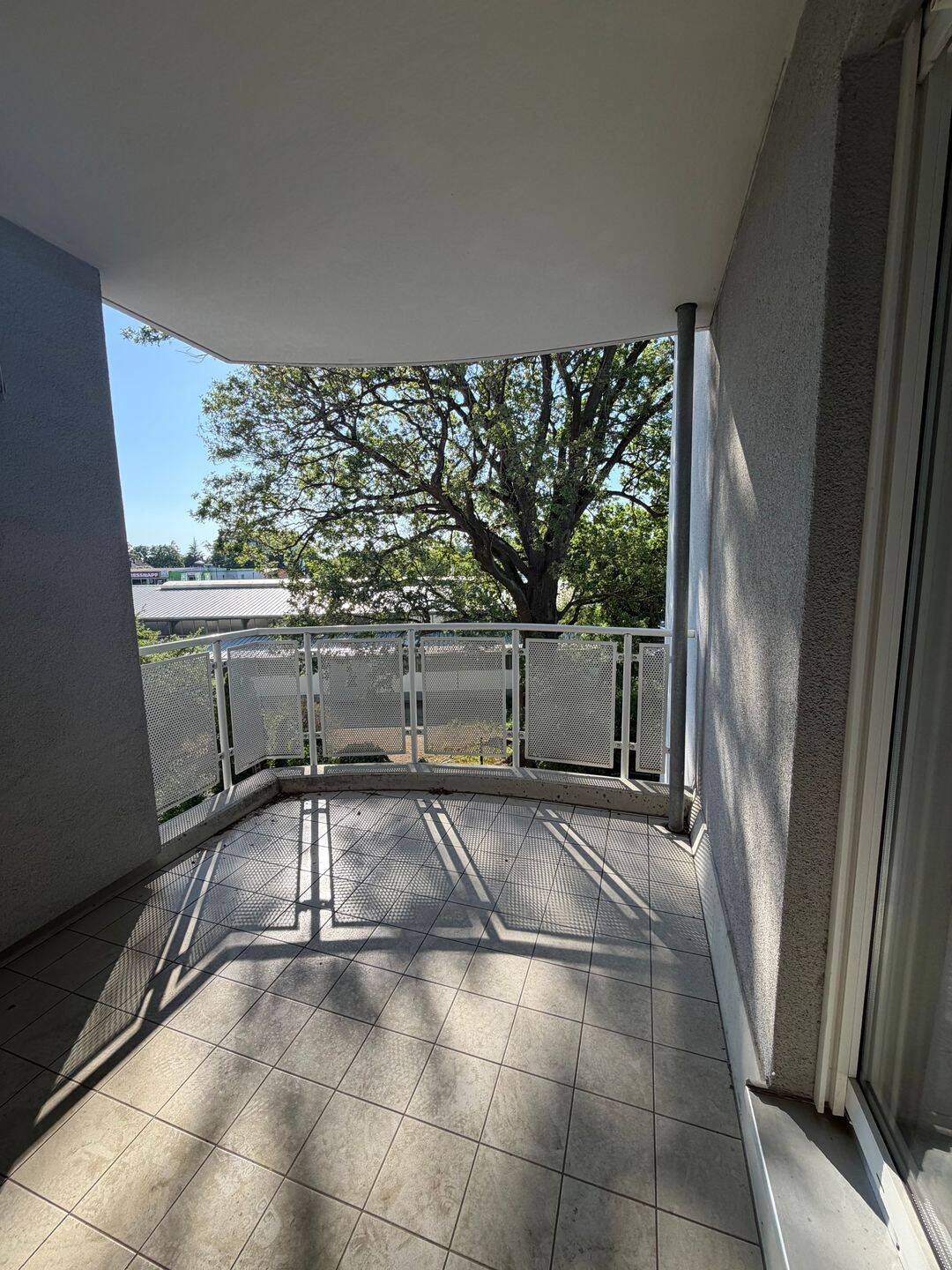 Möblierte 3-Zimmer-Wohnung mit Balkon und TG-Stellplatz -zentrale Lage am Nordostbahnhof – Nürnberg – Vorschaubild 4