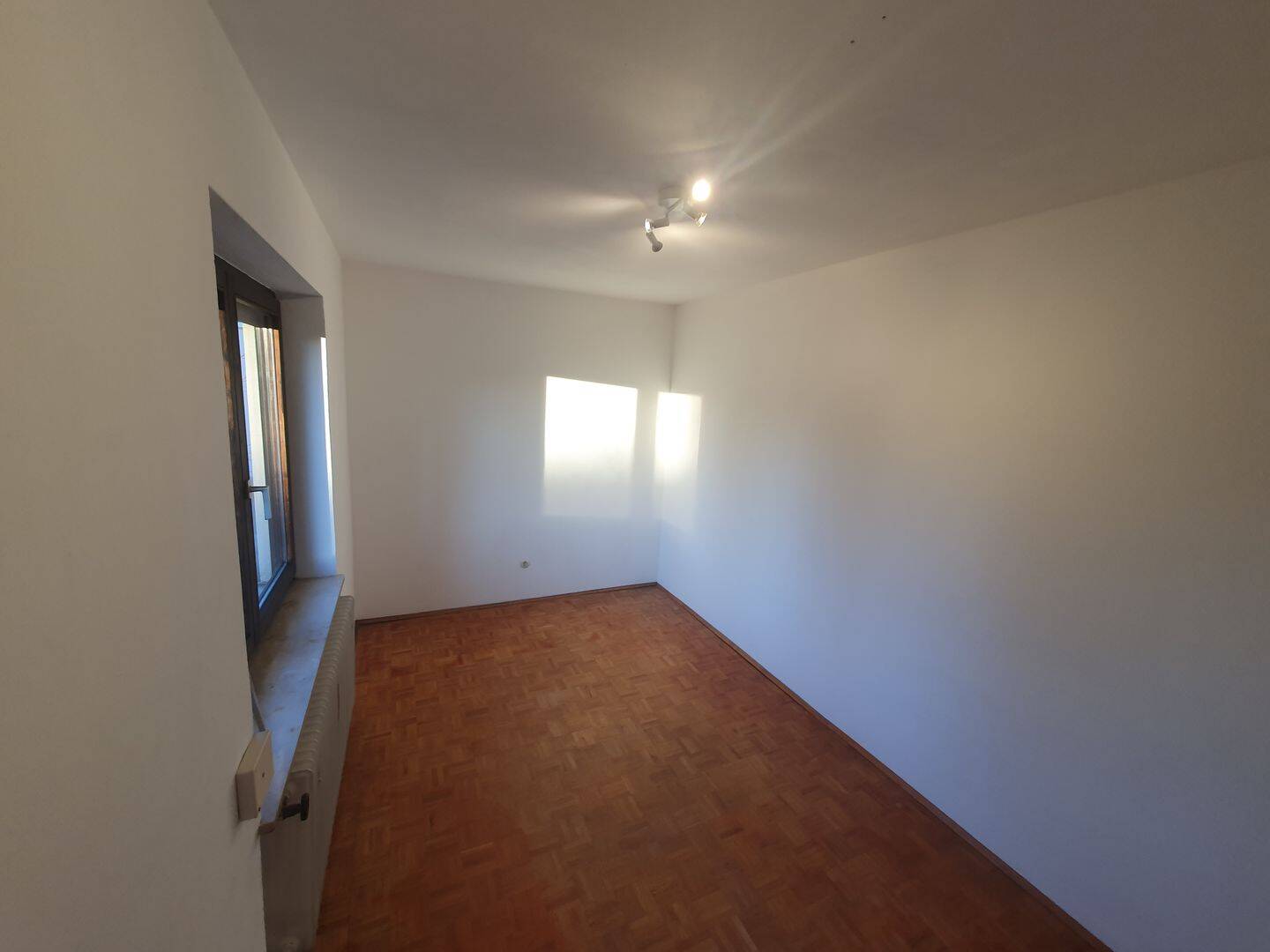 Helle 3-Zimmer-Wohnung mit zwei Balkonen, Gartenanteil und Garage in ruhiger, begehrter Lage – Ingolstadt – Vorschaubild 5