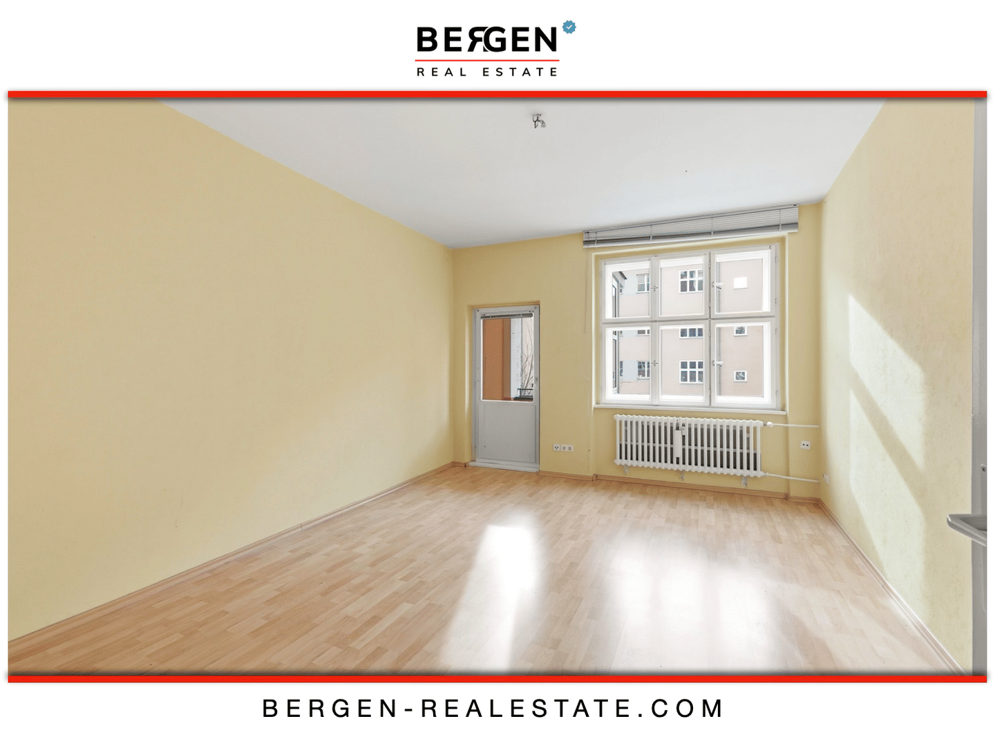 Bezugsfreie 2,5 Zimmer mit Balkon in denkmalgeschütztem Ensemble – Berlin – Bild 1 von 6
