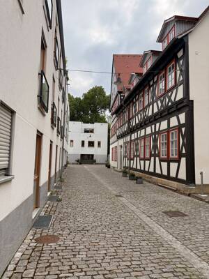 Moderne 3-Zimmer-Wohnung in der Altstadt mit Balkon und Tiefgarage