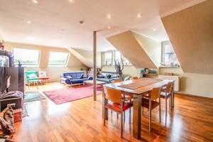 Altbau trifft Wohnkomfort: Maisonette mit Aufzug, TG-Stellplatz in zentraler Lage von Stuttgart – 70174 Stuttgart – Vorschaubild 2