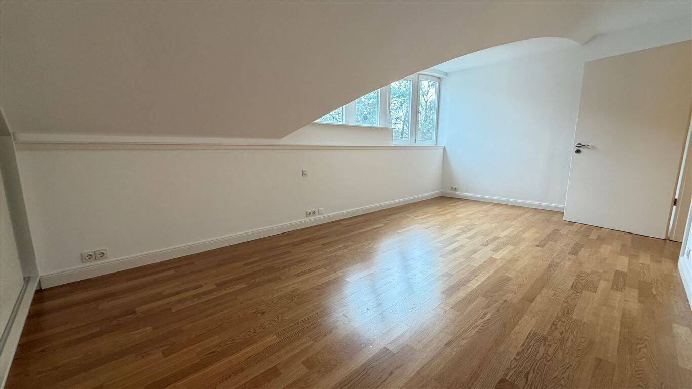 MODERNISIERTES PENTHOUSE MIT 2 ZIMMERN & TERRASSE*OFFENE KÜCHE*STELLPLATZ IN TG OPTIONAL – Berlin – Vorschaubild 5