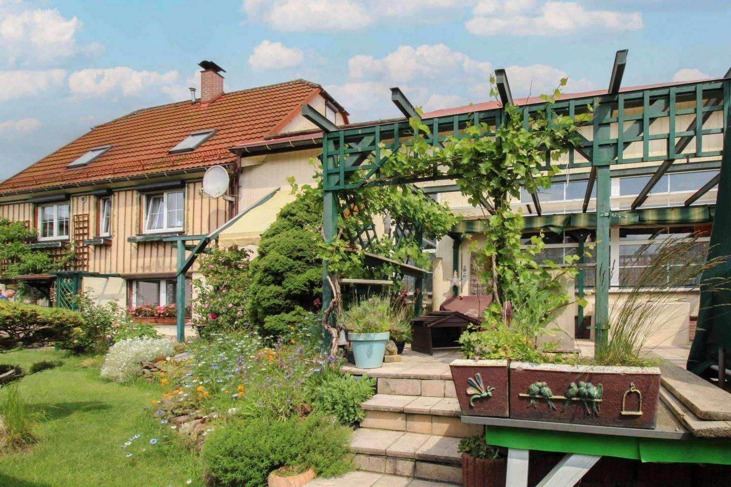 Wohnen und Arbeiten an einem Ort! EFH mit Werkhalle, Garten, und Garage – Chemnitz – Bild 1 von 9
