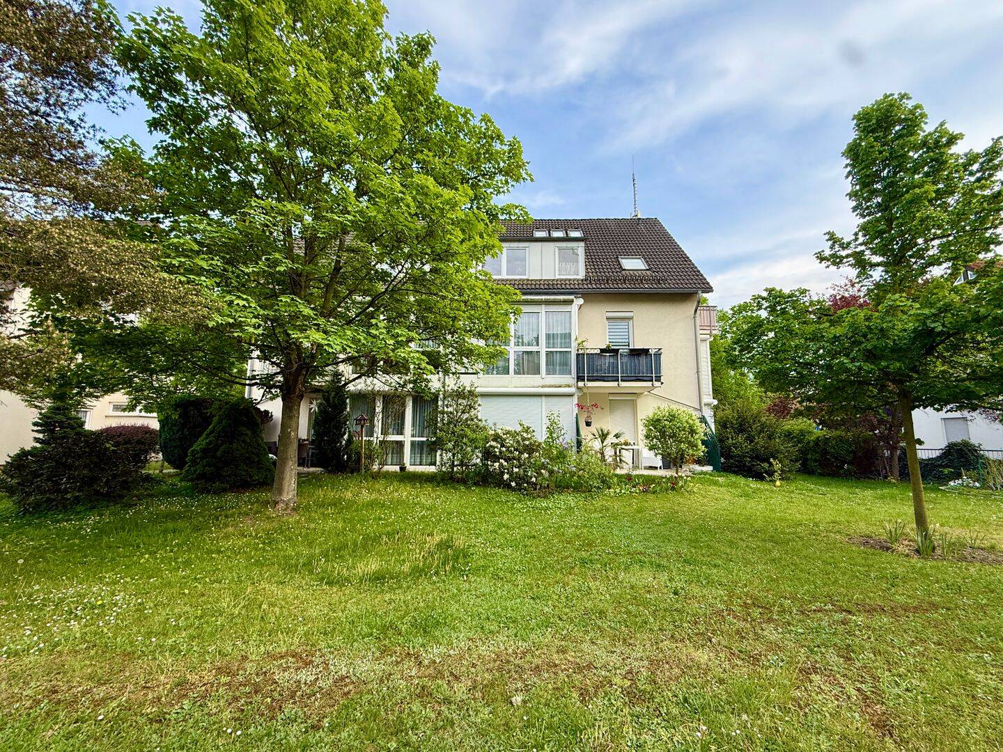 Lukrativ vermietete Maisonettewohnung in bester Lage in Kleinzschachwitz – Dresden – Vorschaubild 2