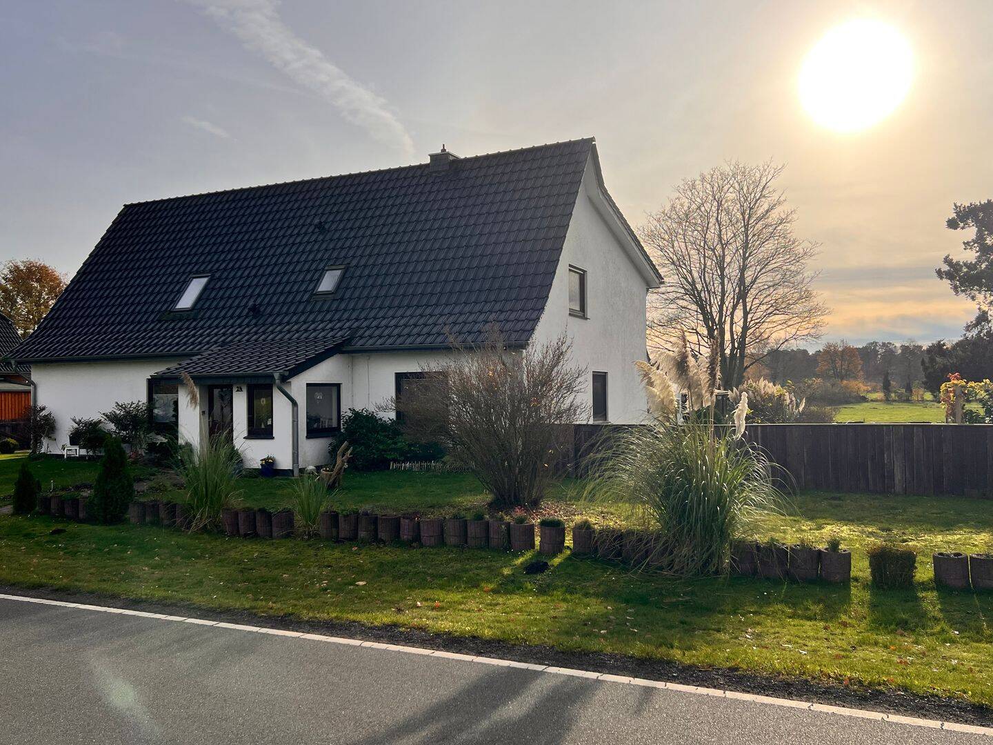 Zweifamilienhaus mit großem Grundstück und unverbaubarer Sicht