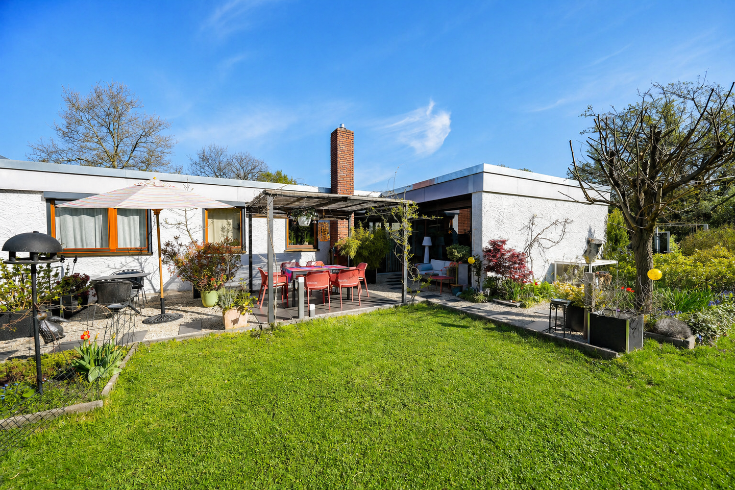 Zentrumsnaher Bungalow in Reutlingen, hochwertig modernisiert, mit außergewöhnlichem Grundstück! – Reutlingen – Vorschaubild 2