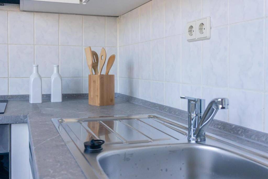 Bezugsfertige 2-Raum-Wohnung mit Einbauküche nahe Theaterplatz