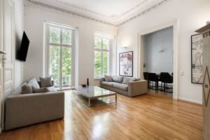 Luxuriöse sanierte Altbauwohnung in Bestlage - Mit Dachterrasse, Stellplatz und Blick ins Grüne