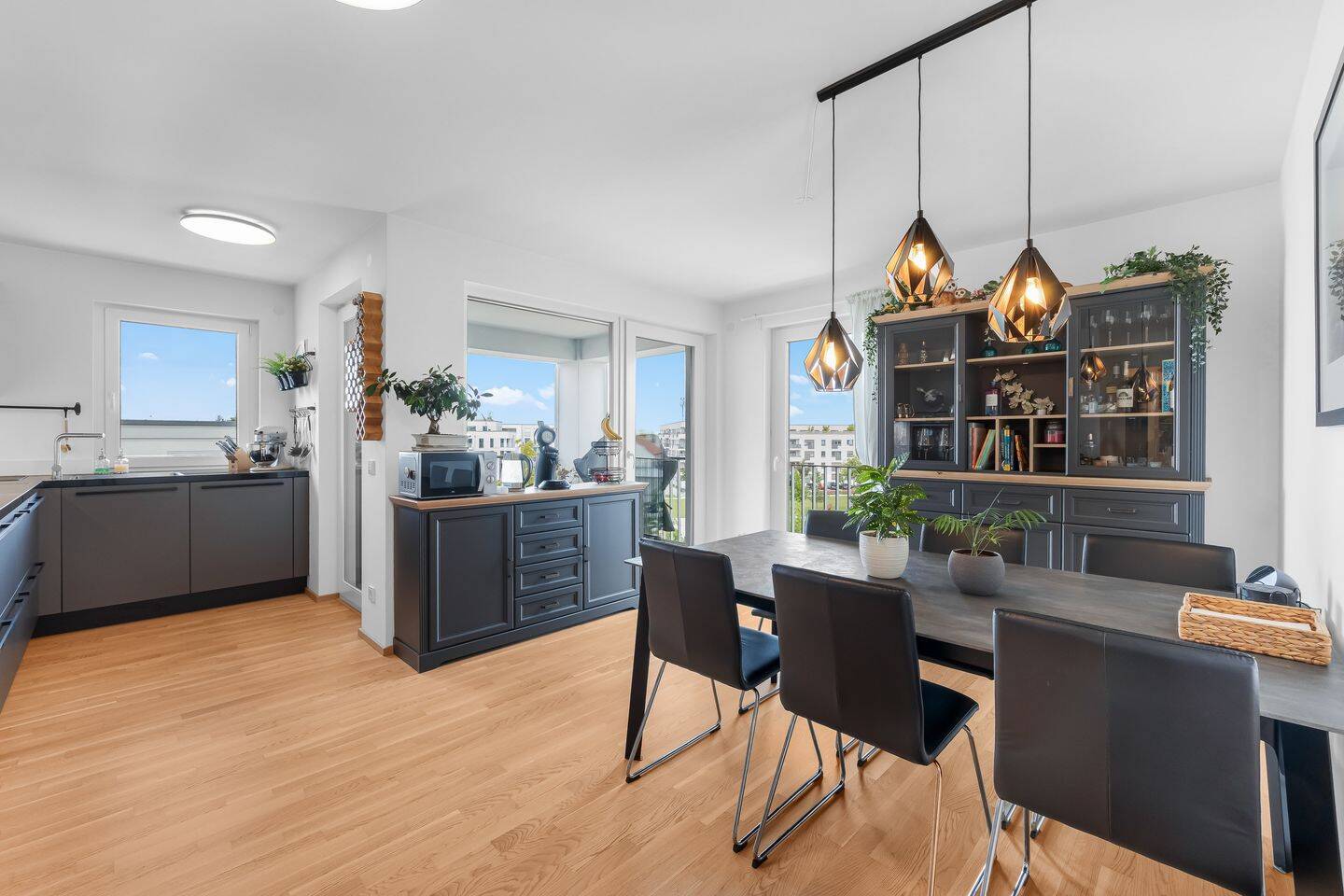 Neuwertige und barrierefreie 3-Zimmer-Wohnung mit Loggia im beliebten "Diamaltpark" in Allach