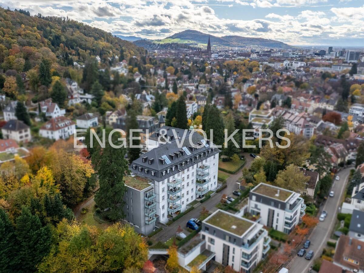 Wohnen in historischem Ambiente mit Park – 79104 Freiburg im Breisgau – Bild 1 von 9