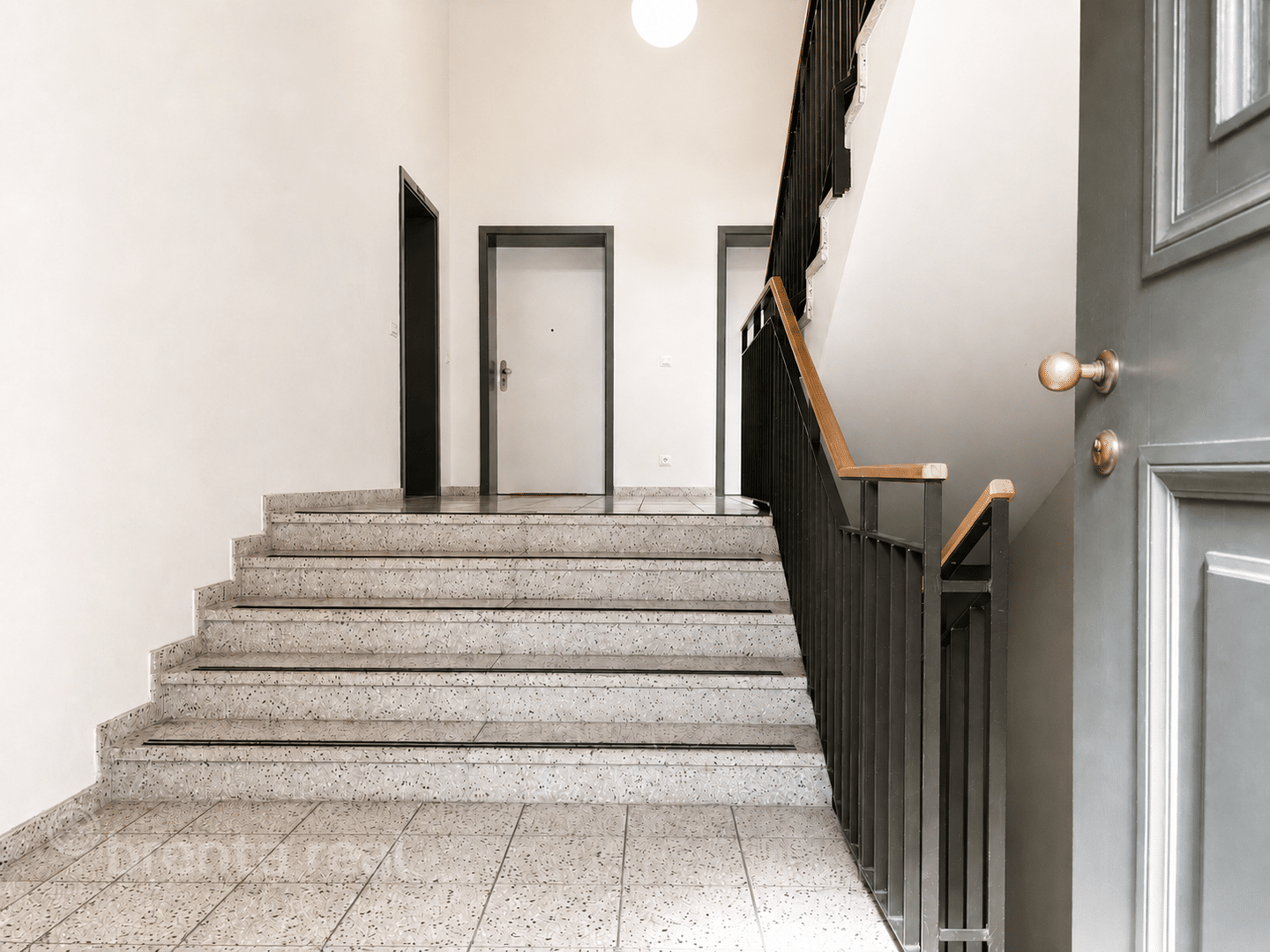 Denkmalsanierte 3-Zimmer-Wohnung mit Balkon und Stellplatz – Berlin – Vorschaubild 5