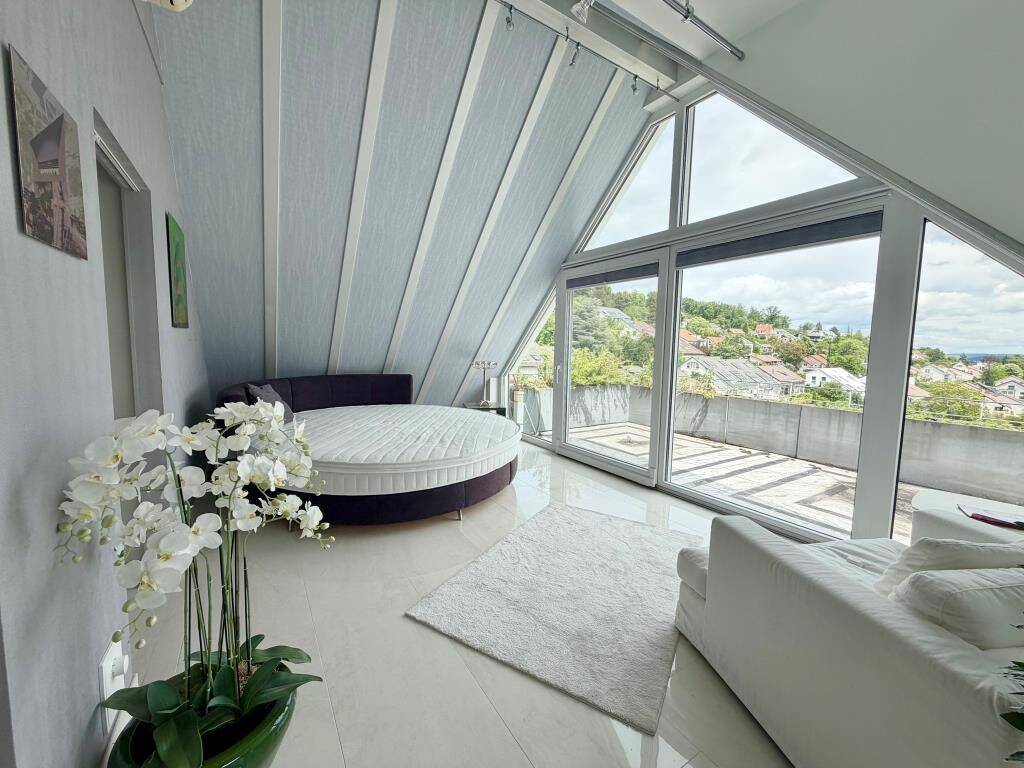 Extravaganter Wohntraum! Luxuriöse 5,5 Zimmer-Maisonette für gehobene Ansprüche! – Stuttgart – Vorschaubild 6