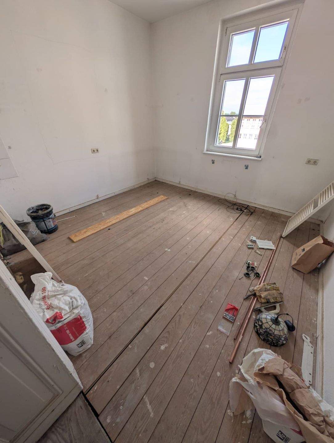 Großzügige Altbauwohnung mit Kachelöfen im historischen Bahnhof (ca. 180 m²) – Bützow – Vorschaubild 5
