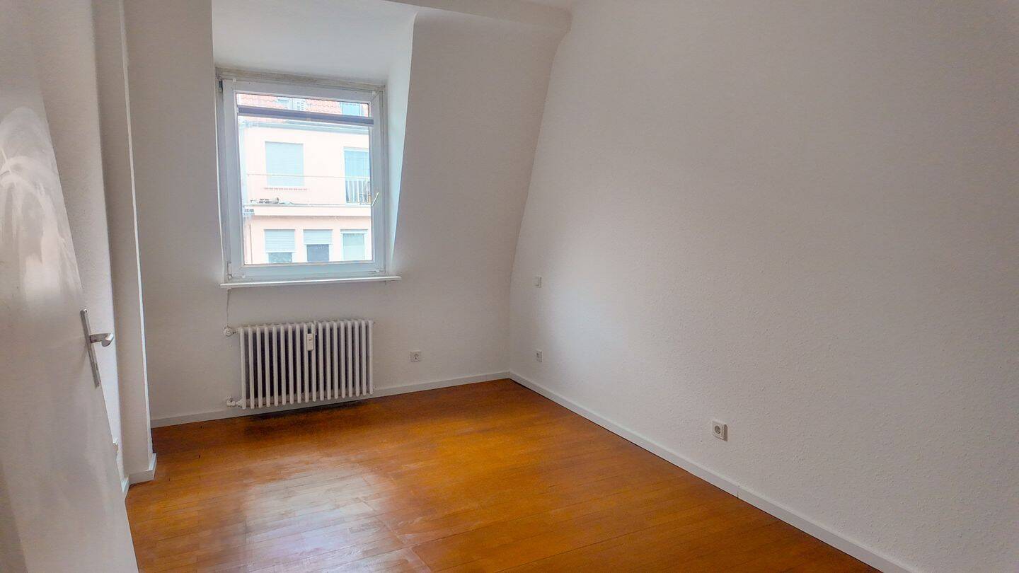 4-ZKB Dachgeschosswohnung in zentraler Lage - geeignet für WG oder Paare – Saarbrücken – Vorschaubild 3