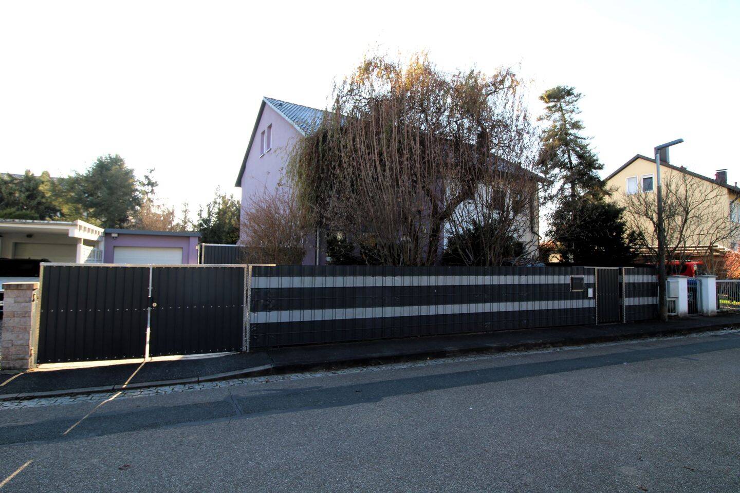 Mehr Zuhause geht nicht - großzügiges Wohnen mit Garten, Balkon und großem Dachstudio – Nürnberg – Bild 1 von 9