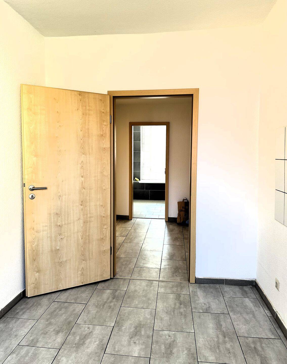 Lichtdurchflutet für Singles oder Paare mitTageslichtbad – Magdeburg – Vorschaubild 5