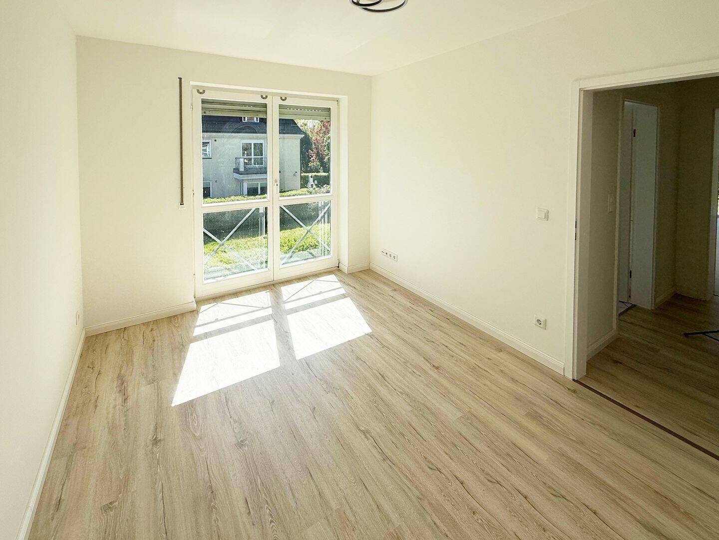 Traumhafte 3-Zimmer-Wohnung mit 2 Balkonen & TG-Stellplatz in Toplage von Berlin – Berlin – Vorschaubild 9