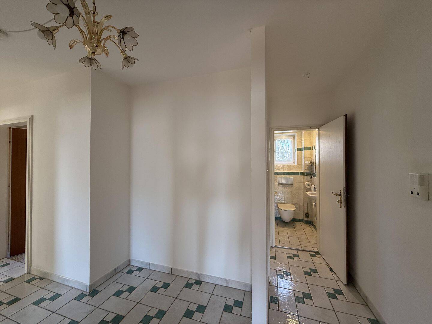 Flexible 3-4 Zimmer Wohnung mit Loggia und Tiefgaragenstellplatz in Augsburg-Haunstetten – Augsburg – Vorschaubild 5