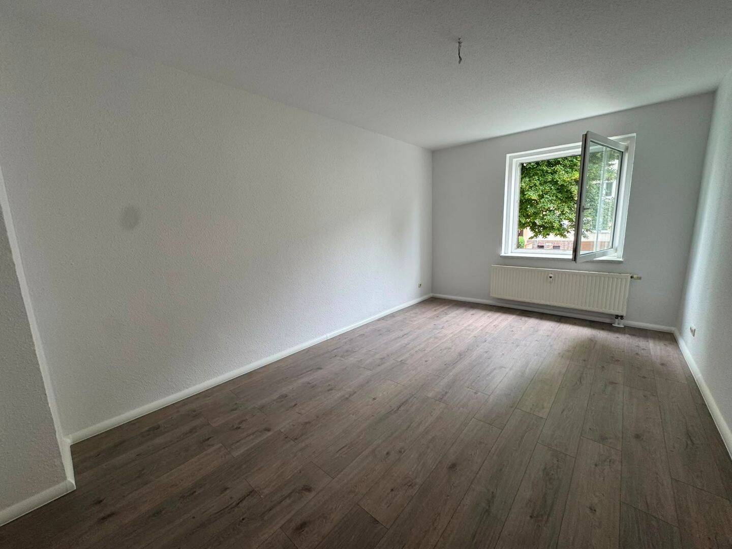 Moderne Whg. - Bad mit Fenster + Balkon am Wohnzi.u.v.m. – Chemnitz – Vorschaubild 3
