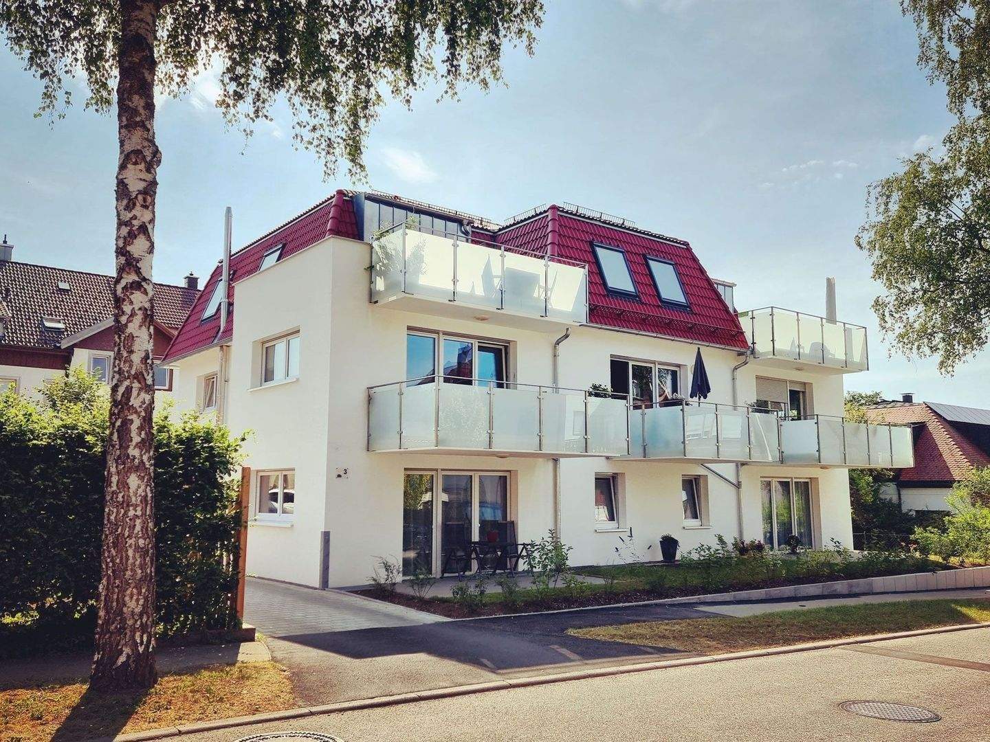 Stilvoll Wohnen – Park 7: Charmante 1-Zimmer-Wohnung mit Balkon und Stellplatz im Herzen von Königsfeld
