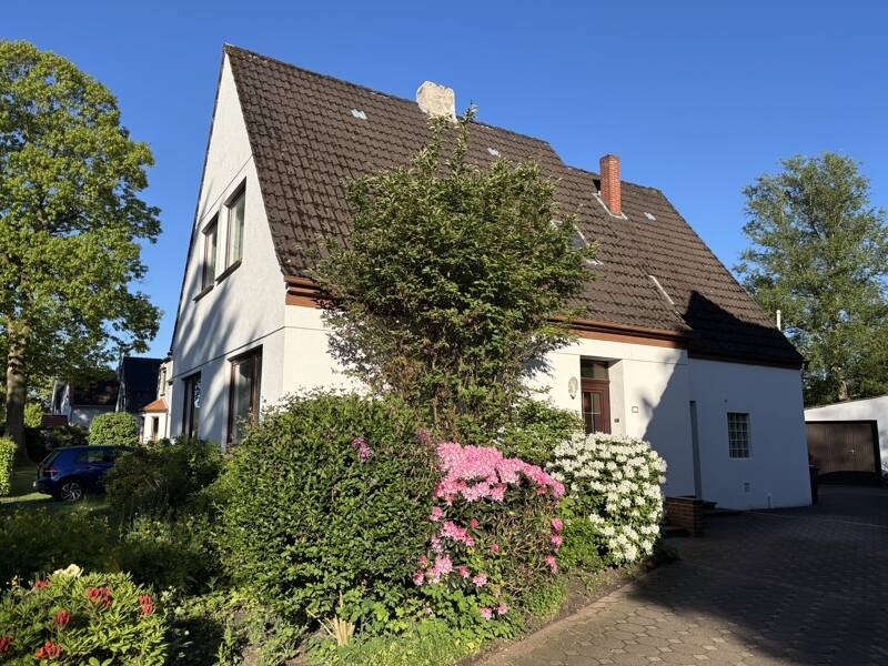 Charmantes Ein-/Zweifamilienhaus mit großem Garten in Bremen-Schönebeck - viel Potenzial!