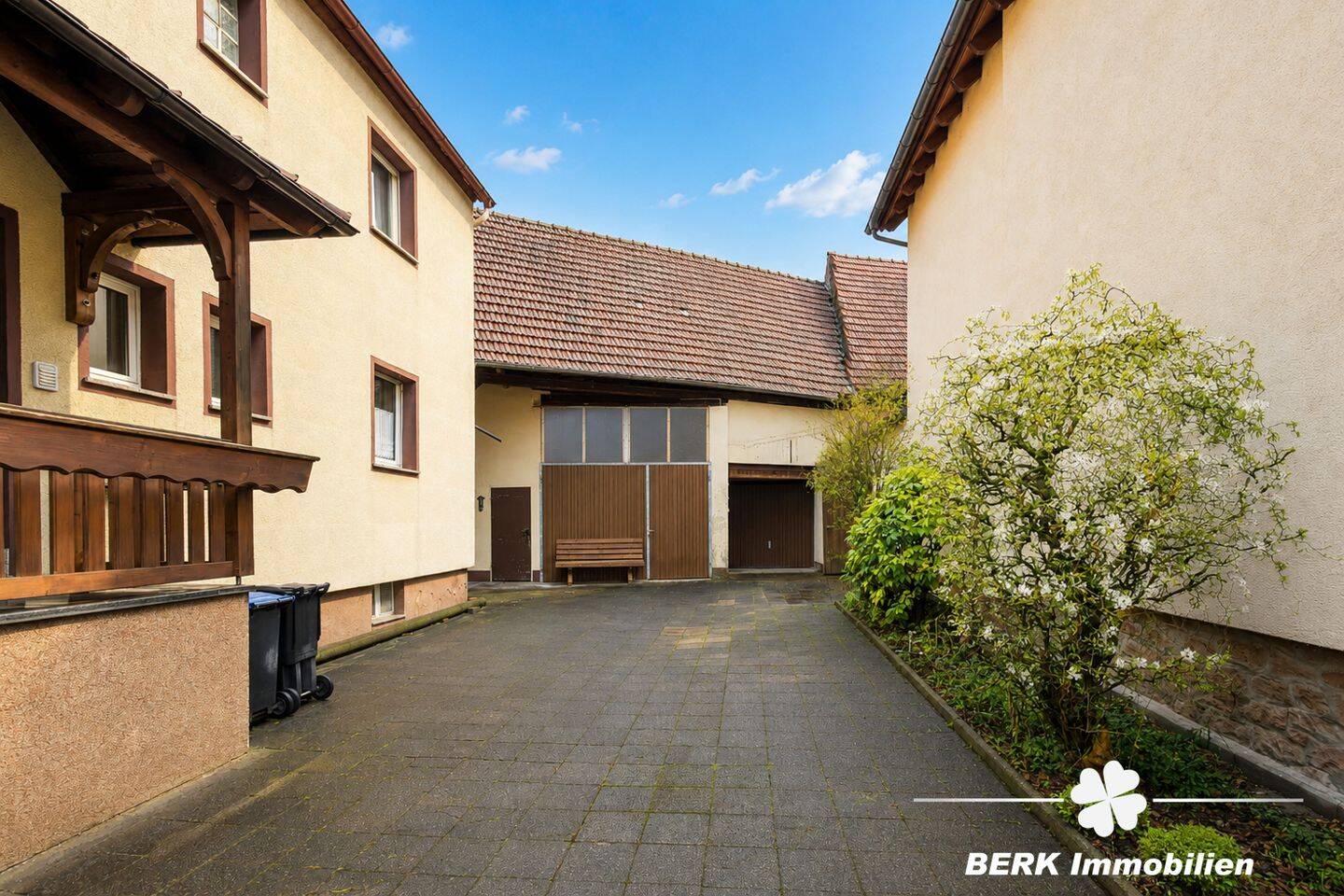 BERK Immobilien - Großzügiges Haus mit Charme, Substanz und vielen Möglichkeiten