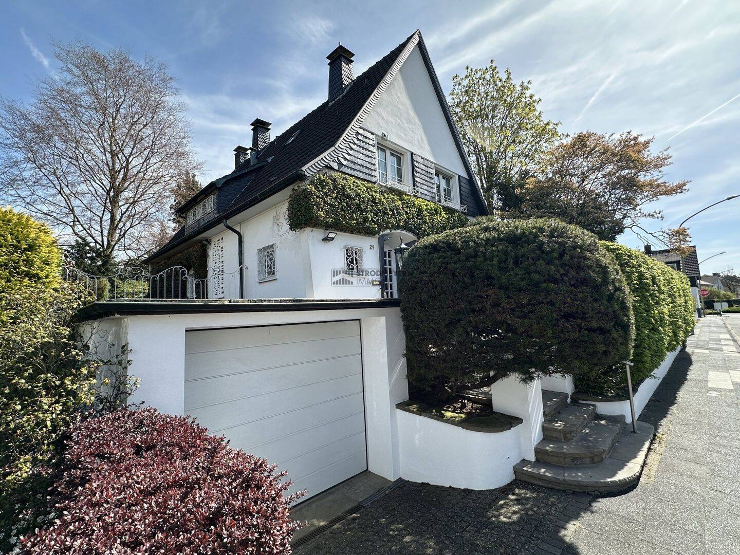 Stilvolles Einfamilienhaus mit sonniger Gartenoase in bester Nachbarschaft – Hagen – Bild 1 von 9