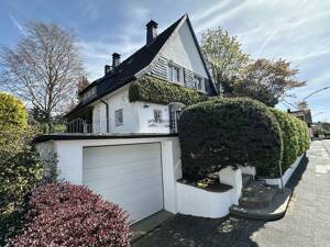 Stilvolles Einfamilienhaus mit sonniger Gartenoase in bester Nachbarschaft