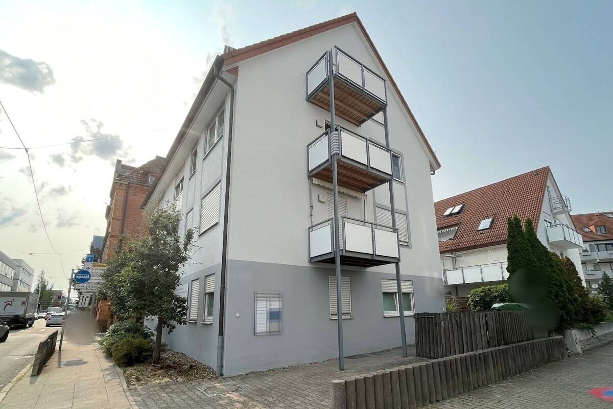 Attraktive, freie 2 ½-Zimmer-DG-Wohnung mit Stellplatz – 70563 Stuttgart – Bild 1 von 9