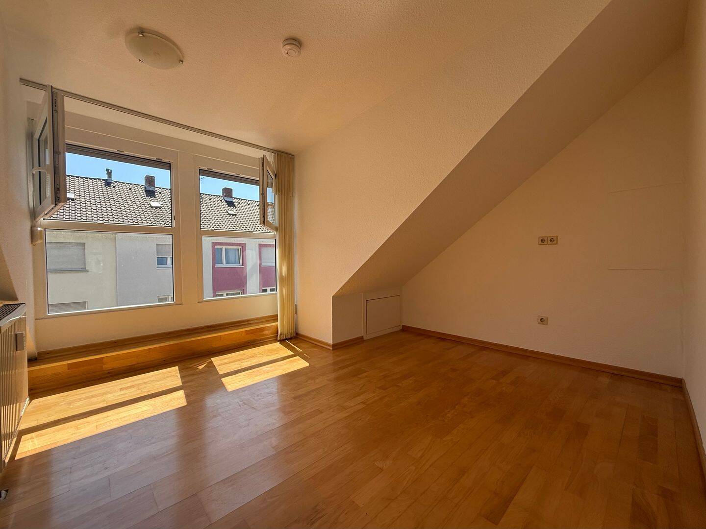 Dachgeschosswohnung mit Einbauküche in begehrter Lage – Mannheim – Vorschaubild 5