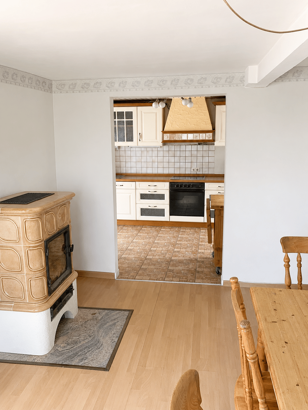 Handwerker aufgepasst: Freistehendes Einfamilienhaus mit Scheune und Garage wartet auf Ihre Ideen!