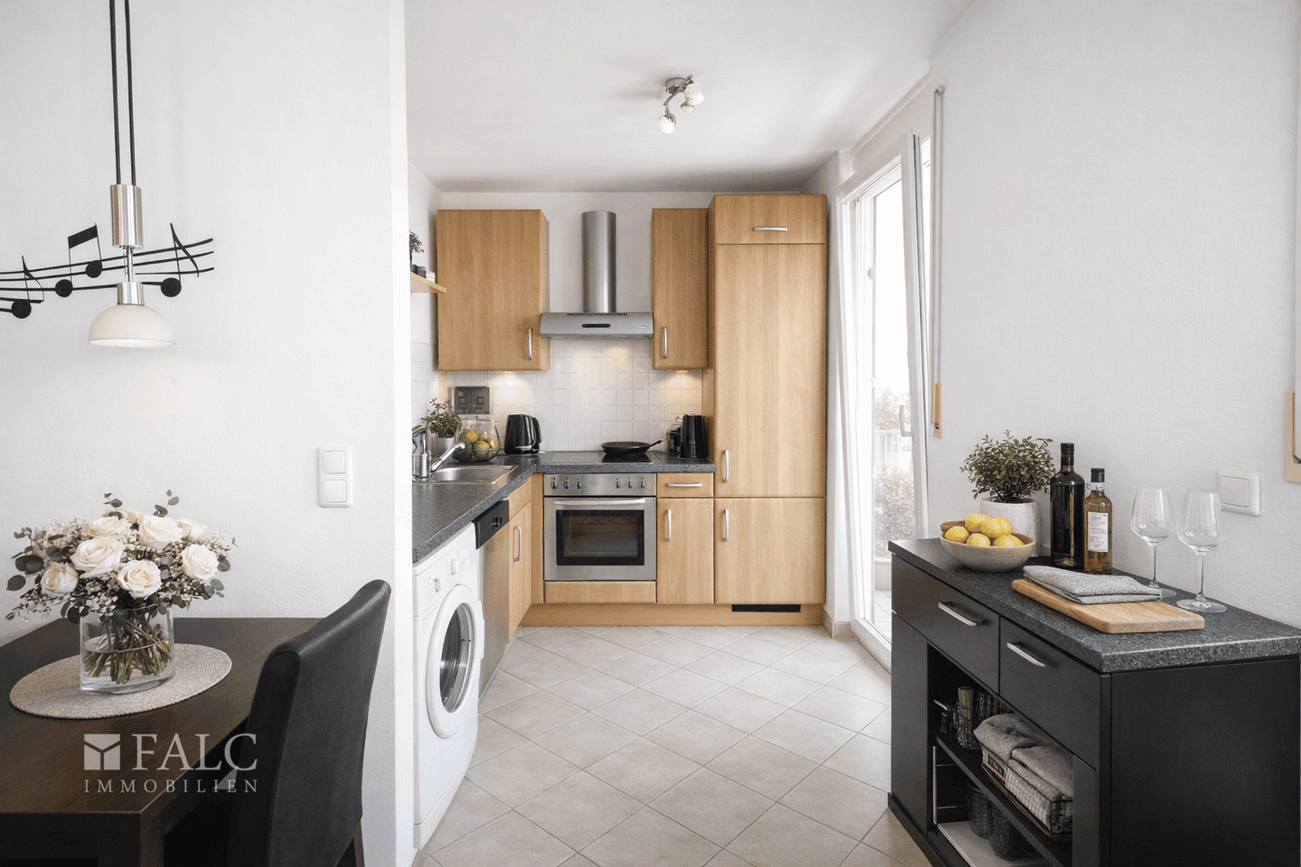 2-Zimmer-Wohnung mit 14 m² Balkon und TG-Stellplatz in Trudering – München – Vorschaubild 2