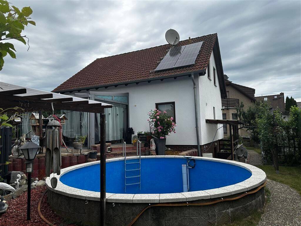 Gepflegtes Einfamilienhaus mit Keller , Pool und Wintergarten – Berlin – Vorschaubild 2