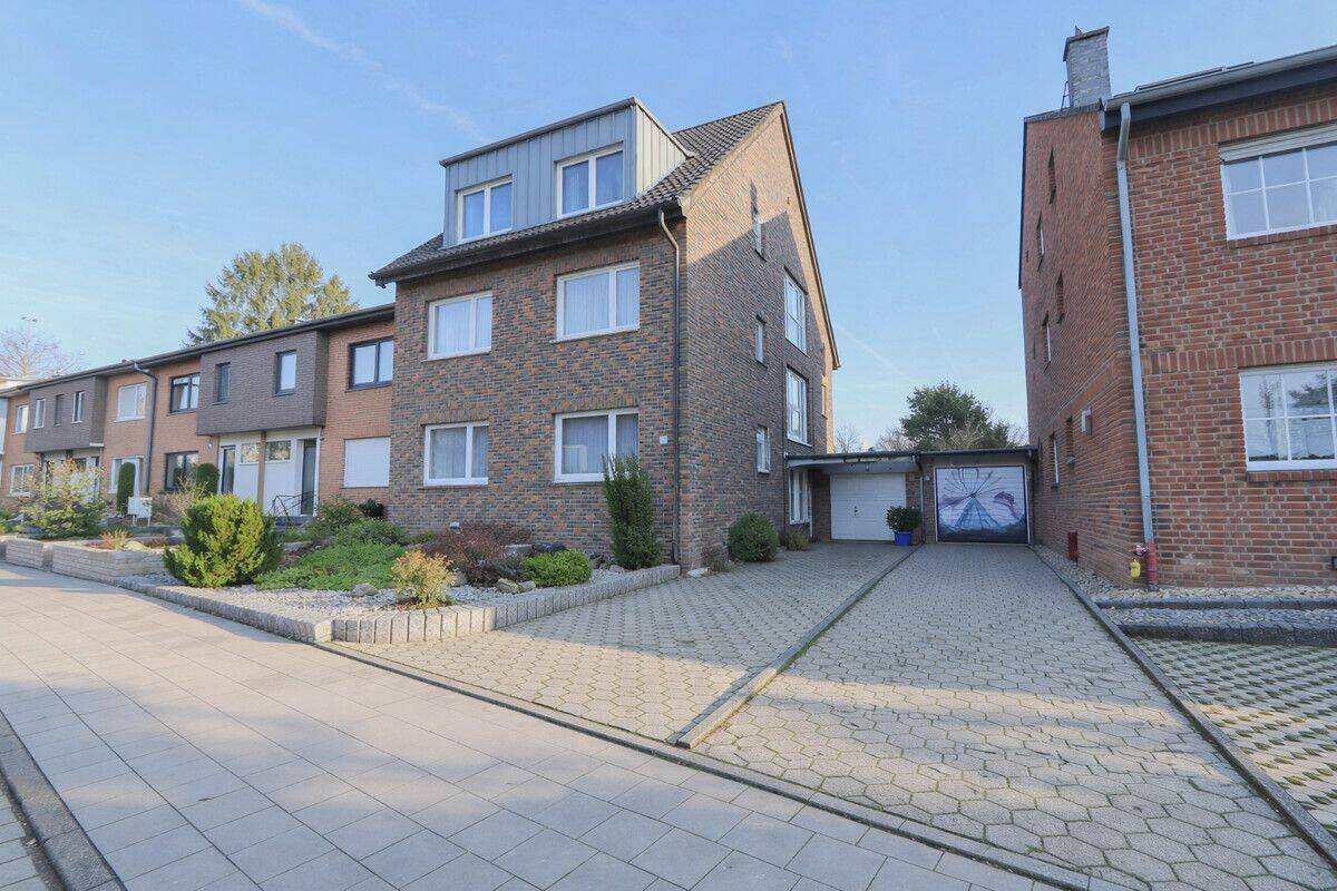 Helle 3-Zimmer-Dachgeschosswohnung mit Balkon in Mönchengladbach-Neuwerk – Mönchengladbach – Vorschaubild 2