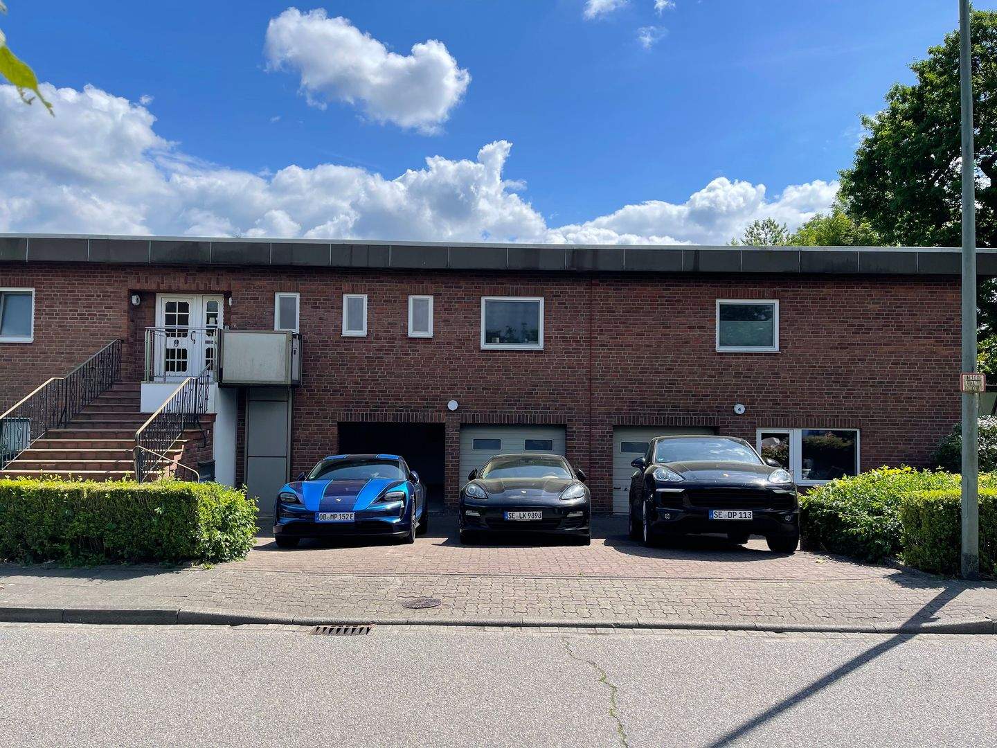 Wunderschöne Villa mit zwei Einliegerwohnungen mit viel Platz – Neumünster – Bild 1 von 9