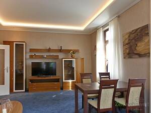 (EF0628_M) Dresden: Briesnitz, luxuriöse Villenwohnung mit Wintergarten, WLAN, 2x WC, Gartenmitnutzung – 1157 Dresden – Vorschaubild 1