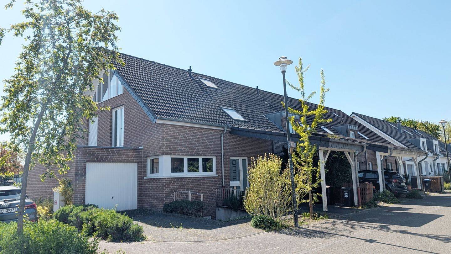 Familientraum in begehrter Wohnlage fußläufig zum Rhein und nahe der ISD