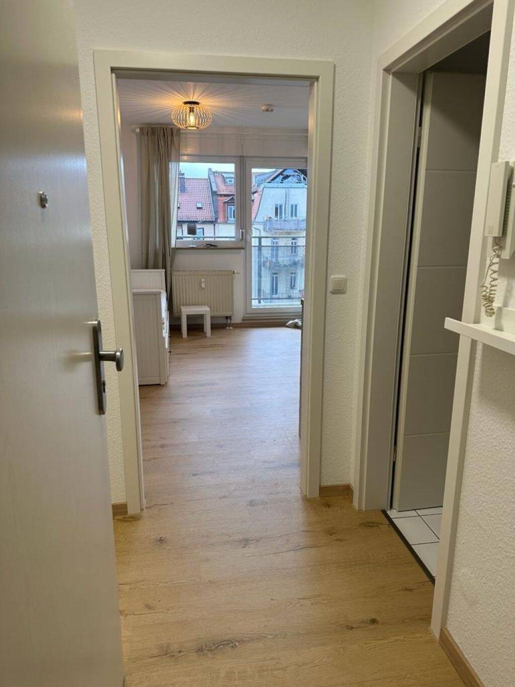 Komplett möbliert - Appartement nahe Haufptbahnhof/Altstadt - neue Küche mit Balkon – Nürnberg – Vorschaubild 2