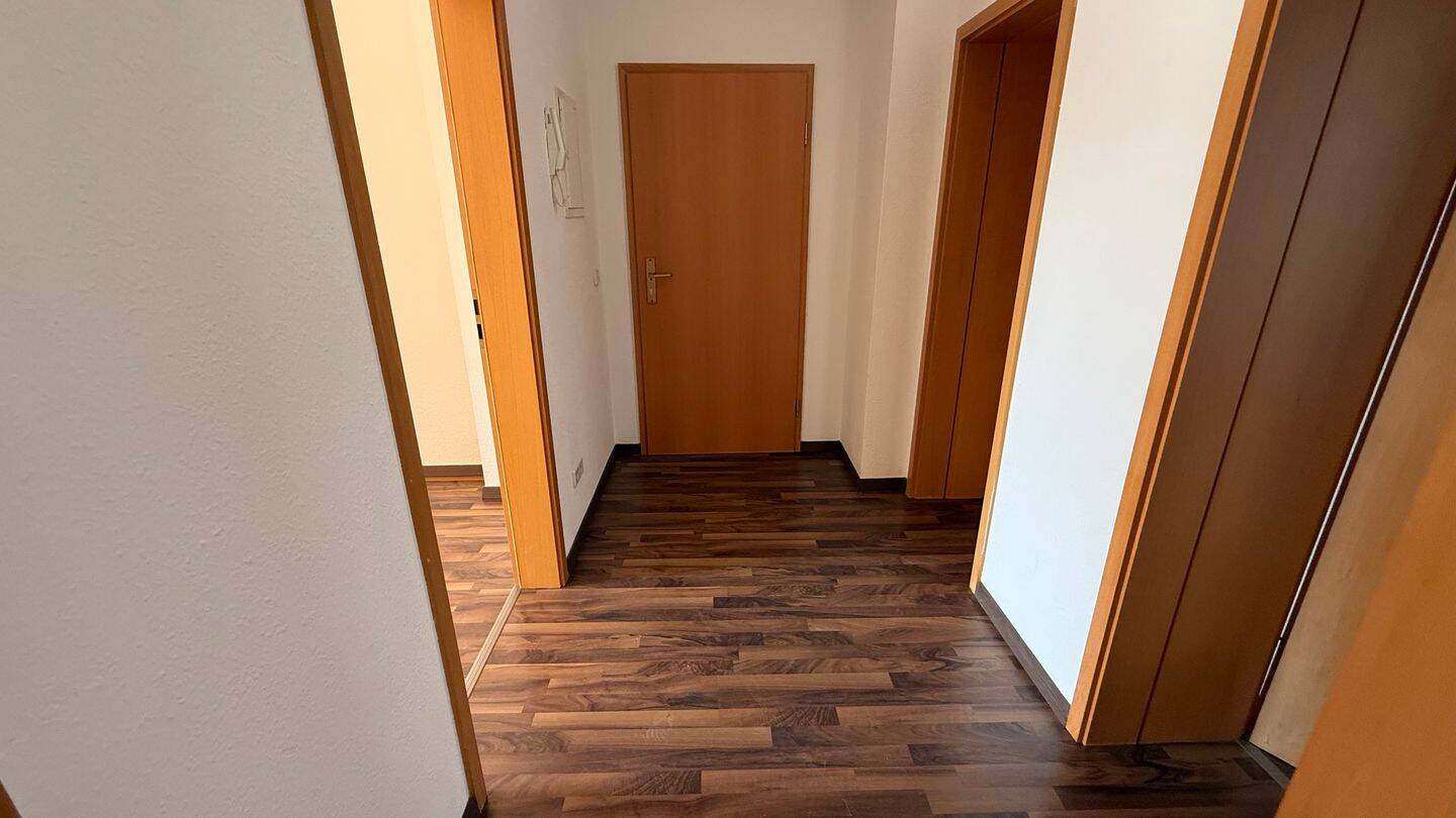 Top Whg. / Laminat / Bad mit Wanne/ großer Balkon u.v.m. – Chemnitz – Vorschaubild 8