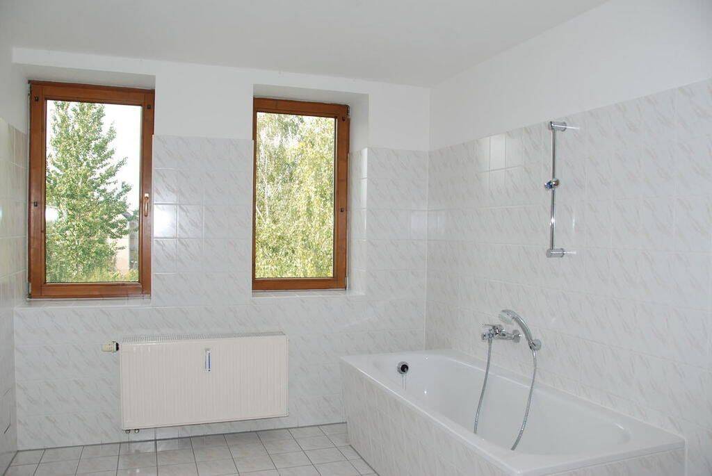 Charmante Dachgeschosswohnung mit Badewanne – Chemnitz – Vorschaubild 3