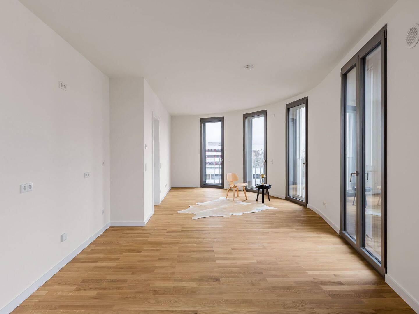 Großzügige 3-Zimmer-Neubauwohnung mit Terrasse und eleganter Rundung der Außenwand in Charlottenburg – Berlin – Vorschaubild 4