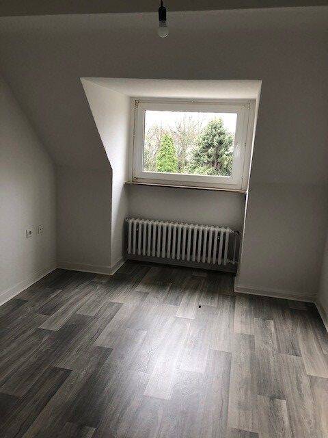 Singles aufgepasst! Schnuckeliges renoviertes Dachgeschoss! – Oberhausen – Vorschaubild 3