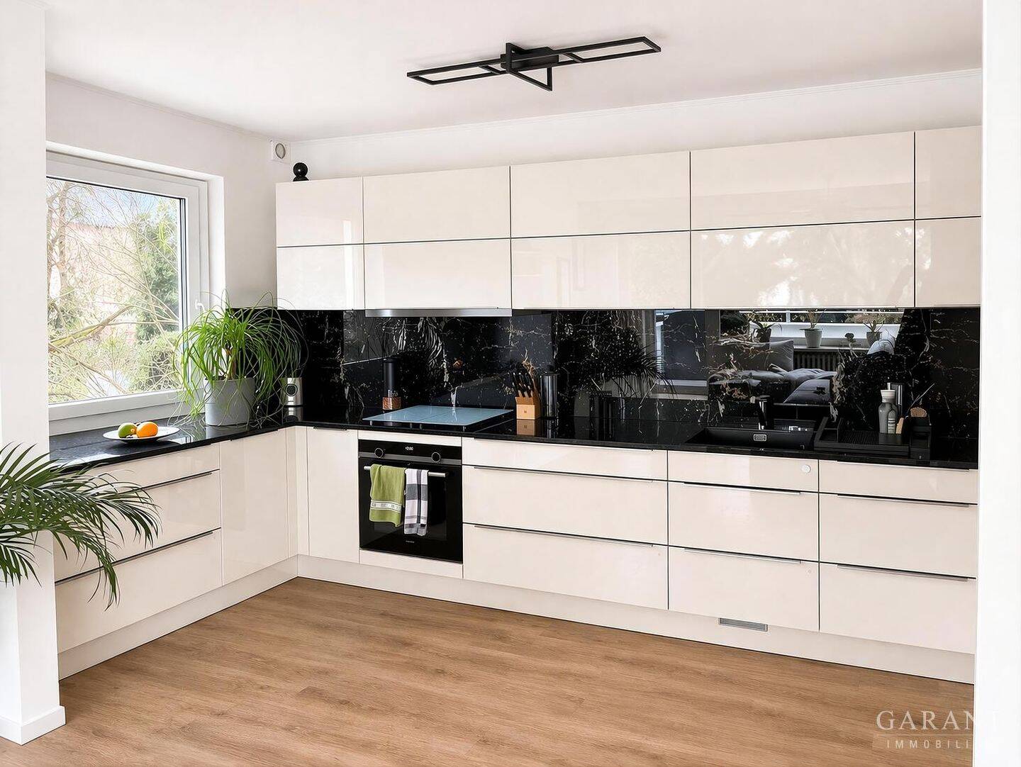 Neuwertige 3 Zimmer-Wohnung in Moosach mit Balkon, moderner Küche und Tiefgaragenstellplatz inkl. – München – Vorschaubild 4