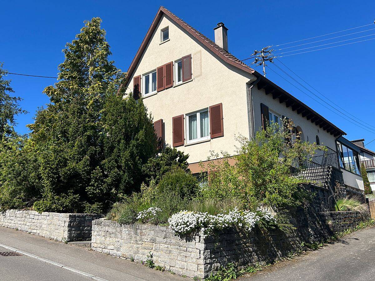 Gartenparadies in Renningen-Malmsheim: Herrlich gelegenes EFH mit Sonnenterrassen und 2 Garagen – Renningen – Vorschaubild 2