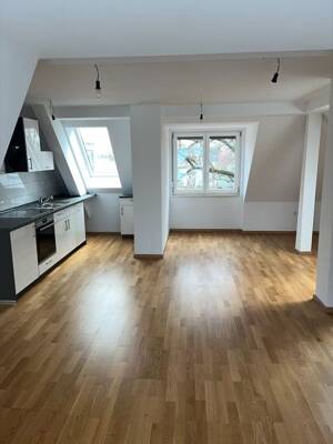 Toll ausgebaute 2 - Zimmer Dachgeschoss Wohnung mit Einbauküche in Zentrumsnähe! – 93055 Regensburg – Vorschaubild 5