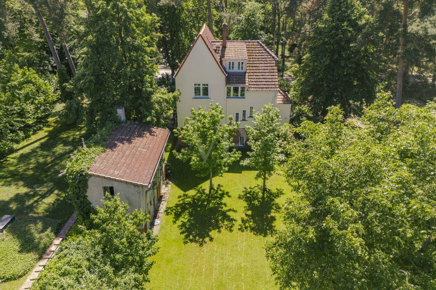 Repräsentativ & Historisch: 260 m² Wohn-/Nutzfläche in hochwertig sanierter Villa mit Gesindehaus – Falkensee – Vorschaubild 2