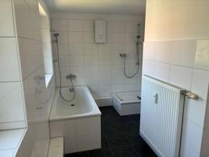 Zentral. Hell. Bezugsfertig - 2 Zimmer mit Wanne und Dusche im Herzen der Stadt – 38226 Salzgitter – Vorschaubild 5