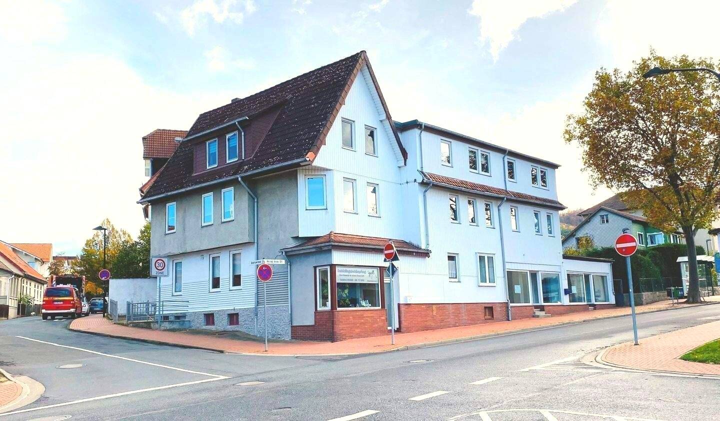 9% Rendite, gute Bausubstanz, viele Möglichkeiten. Vermietetes Wohn- und Geschäftshaus in bester Lage von Bad Harzburg! – Bad Harzburg – Bild 1 von 9