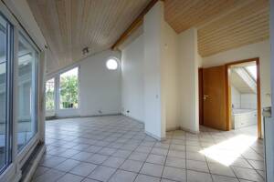 Sonnige, helle 3 Zimmer-Dachgeschoss-Eigentumswohnung mit Balkon und Tiefgaragenstellplatz – 72827 Wannweil – Vorschaubild 6