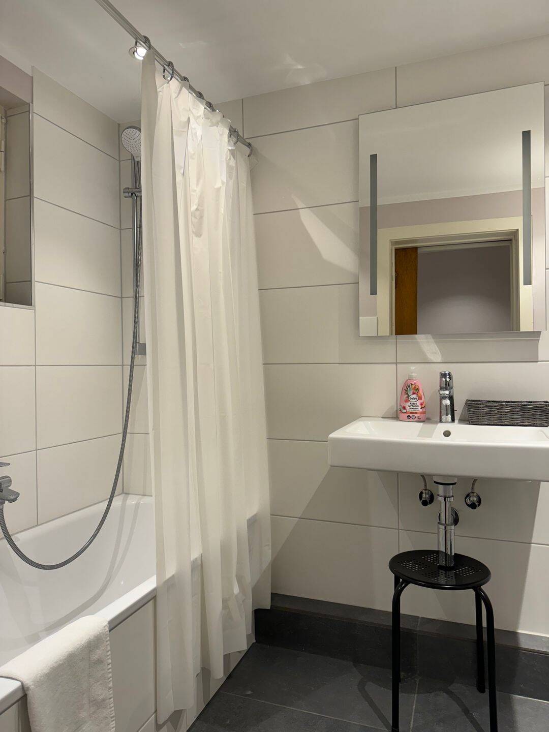 Möbliertes Reihenmittelhaus in Kitzingen – ideal für bis zu 3 Personen – Kitzingen – Vorschaubild 3